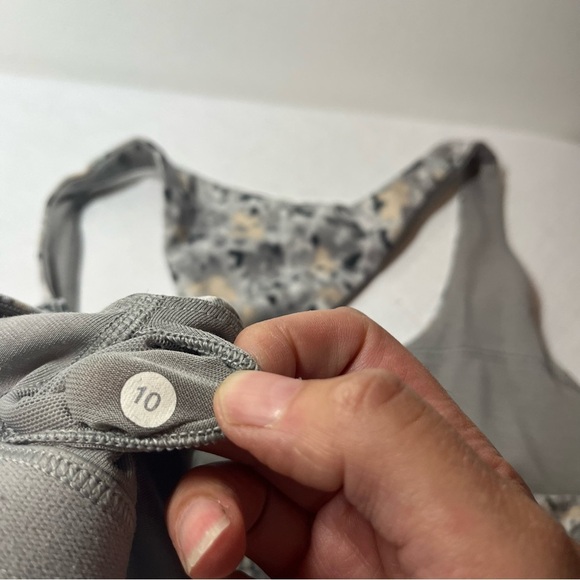 Lululemon Gray and Cream Sports Bra. Size 10 - Picture 4 of 4